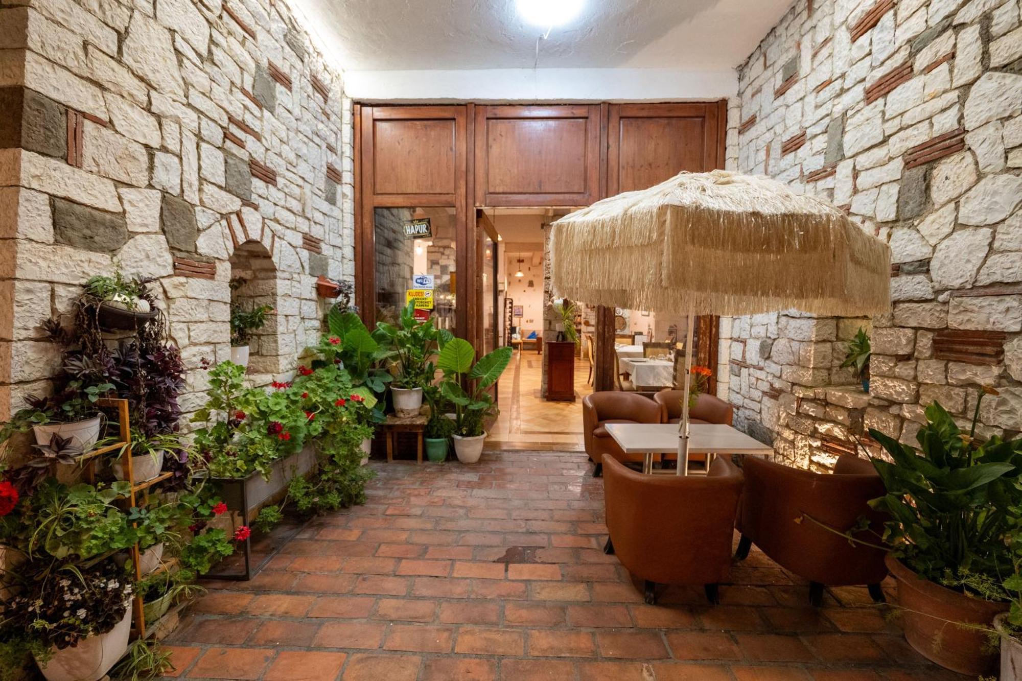 Hotel Nika Radhimë Exterior foto