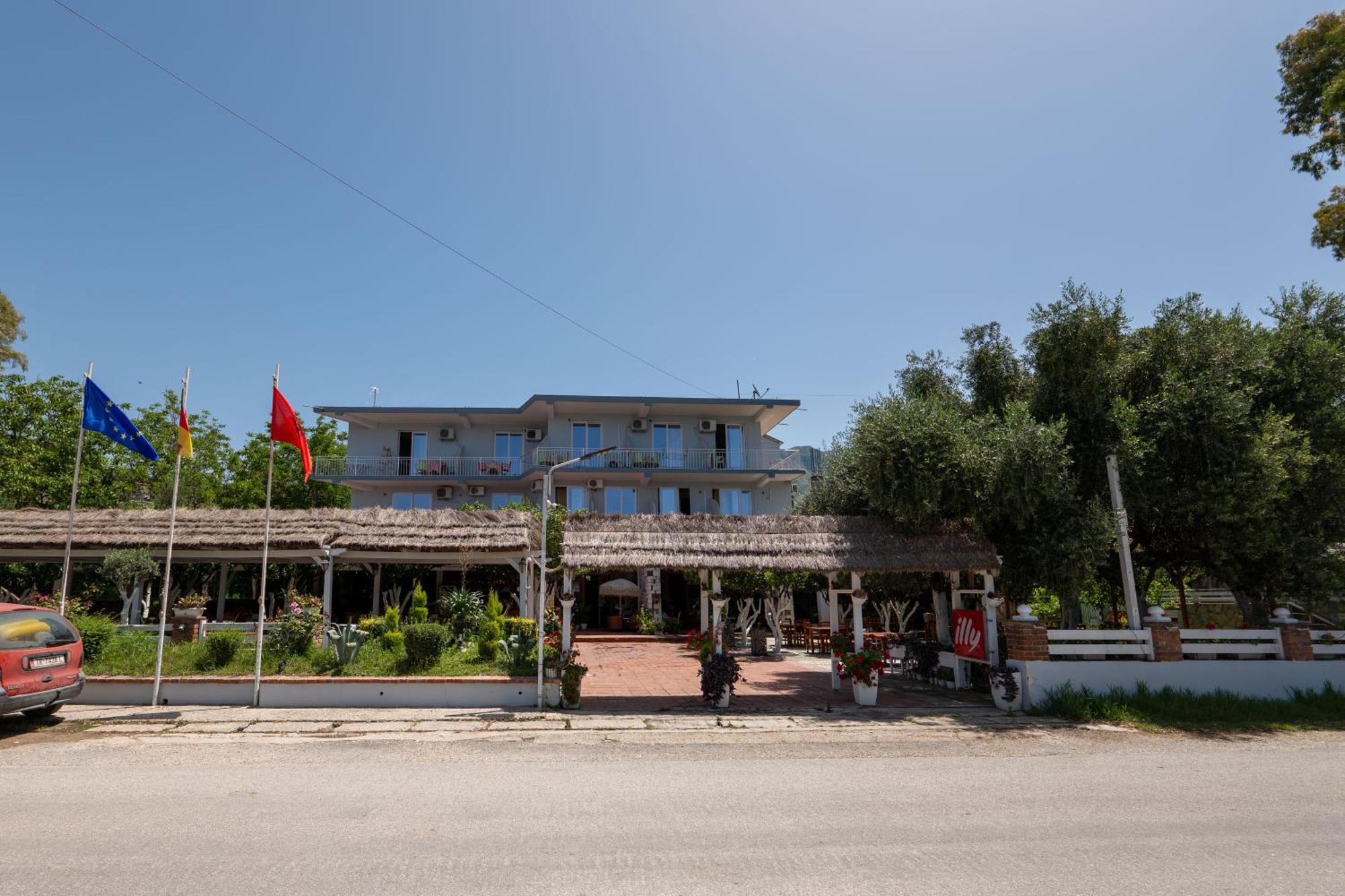 Hotel Nika Radhimë Exterior foto