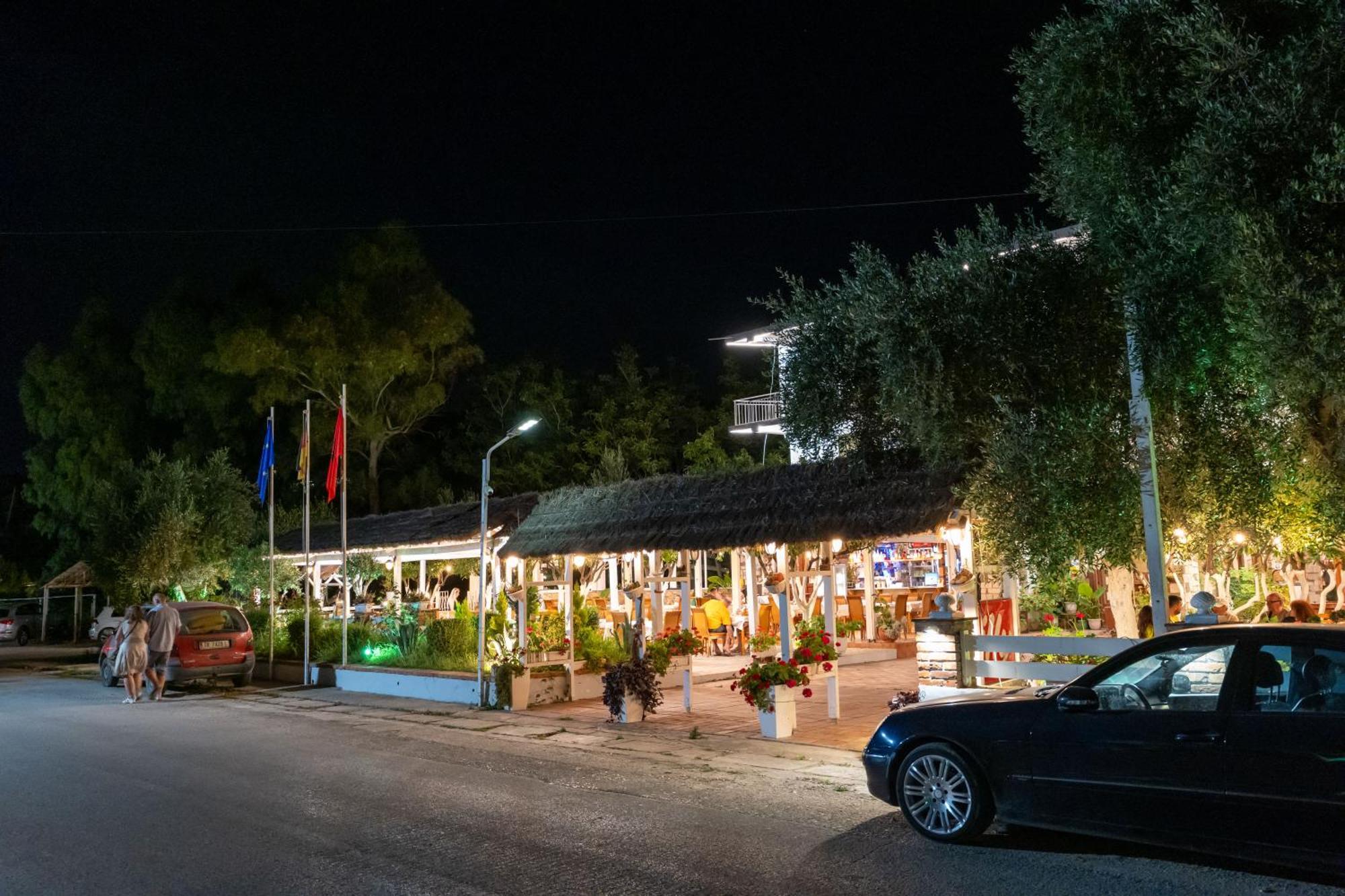 Hotel Nika Radhimë Exterior foto